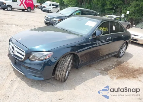 2017 Mercedes-Benz E 300 4Matic z USA, uszkodzony, nr VIN WDDZF4KB2HA012027